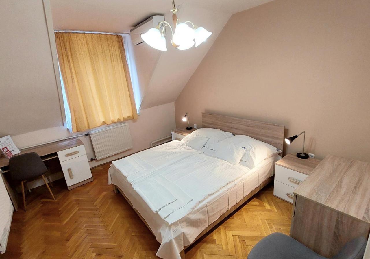 Thermal Apartmanhaz Komarom Luaran gambar
