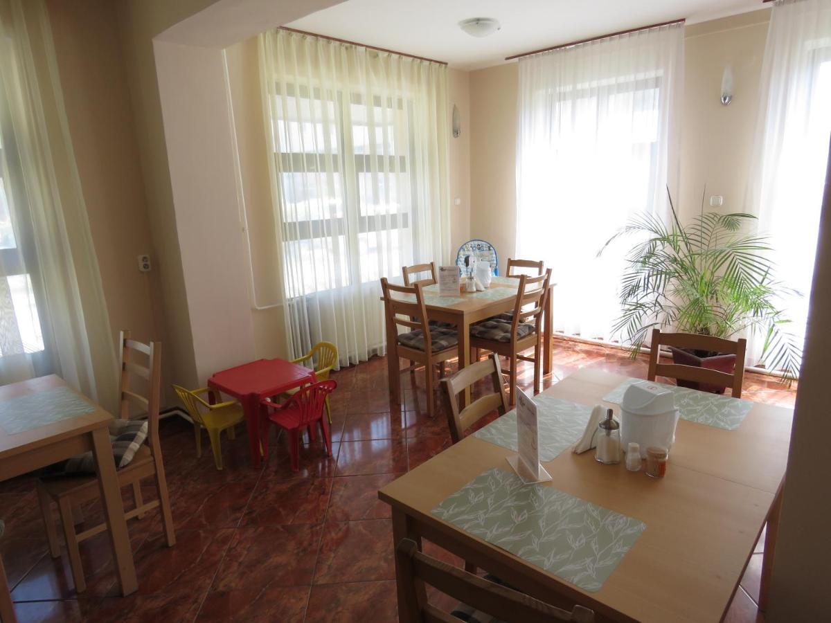 Thermal Apartmanhaz Komarom Luaran gambar