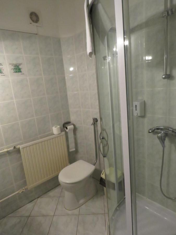 Thermal Apartmanhaz Komarom Luaran gambar