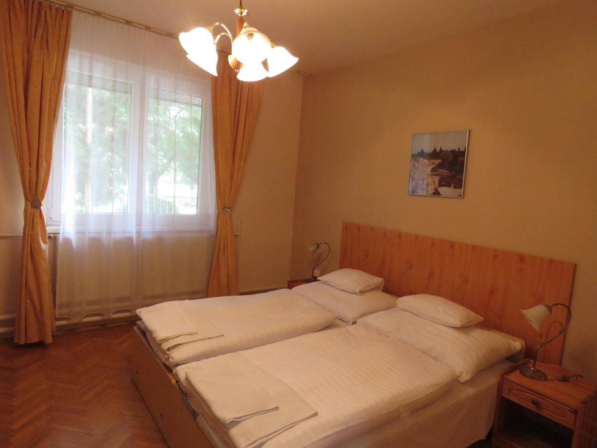 Thermal Apartmanhaz Komarom Luaran gambar