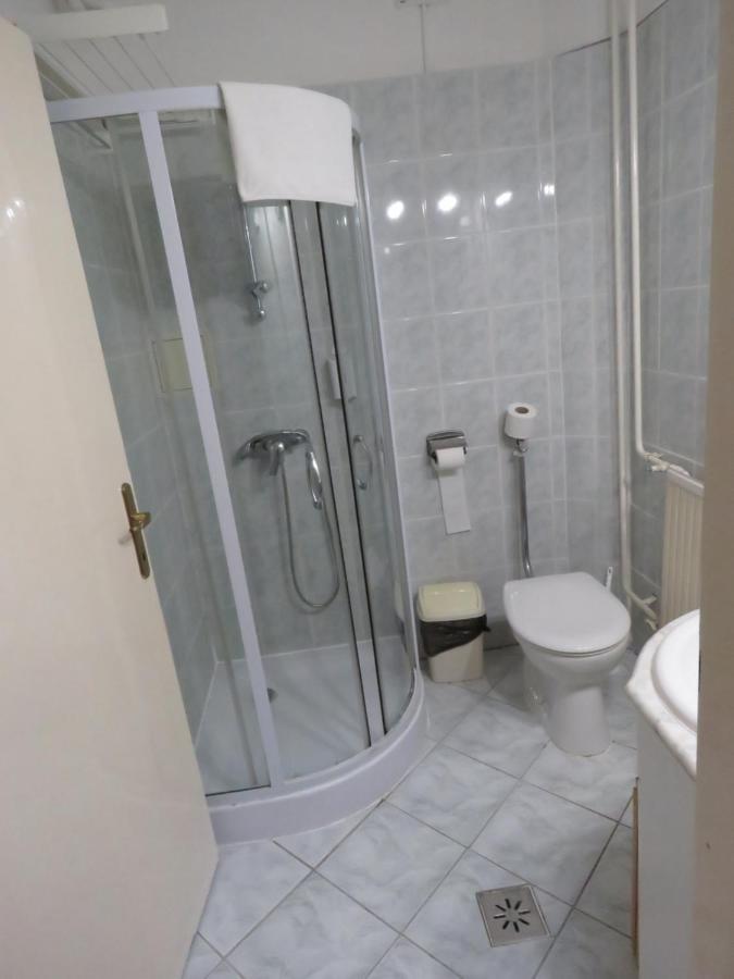 Thermal Apartmanhaz Komarom Luaran gambar