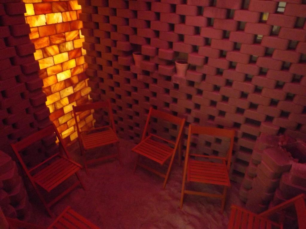 Thermal Apartmanhaz Komarom Luaran gambar