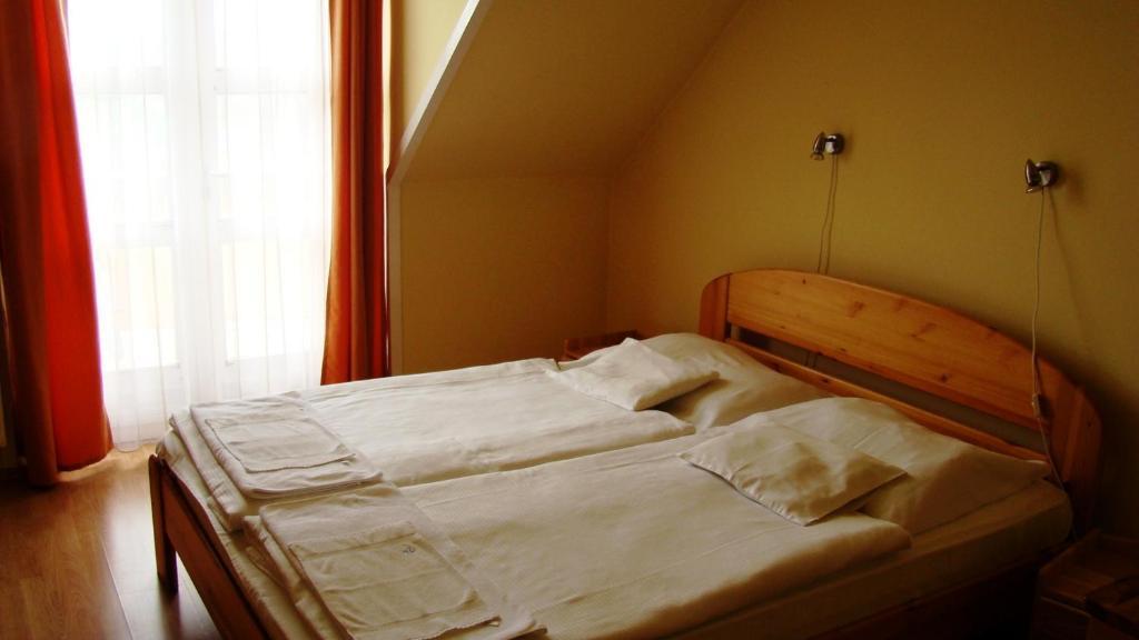 Thermal Apartmanhaz Komarom Bilik gambar