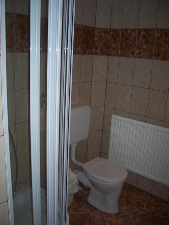 Thermal Apartmanhaz Komarom Bilik gambar